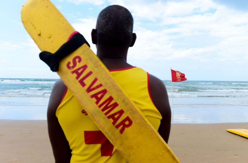  Salvamar mantém plantão durante passagem de frente fria em Salvador