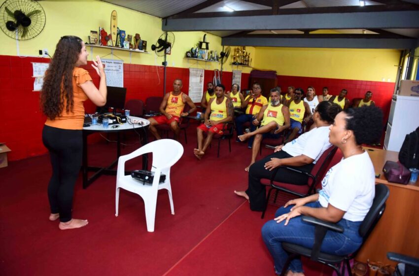  Agentes de salvamento aquático da Salvamar participam de curso de Libras em parceria com a Sempre