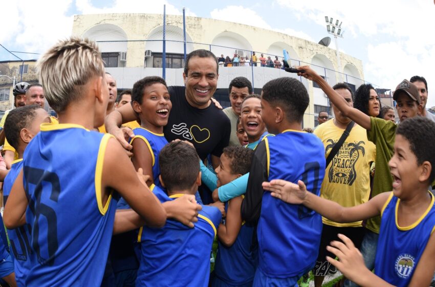  São João do Cabrito ganha a nova Arena Biguá, 42º campo de grama sintética entregue pela Prefeitura de Salvador