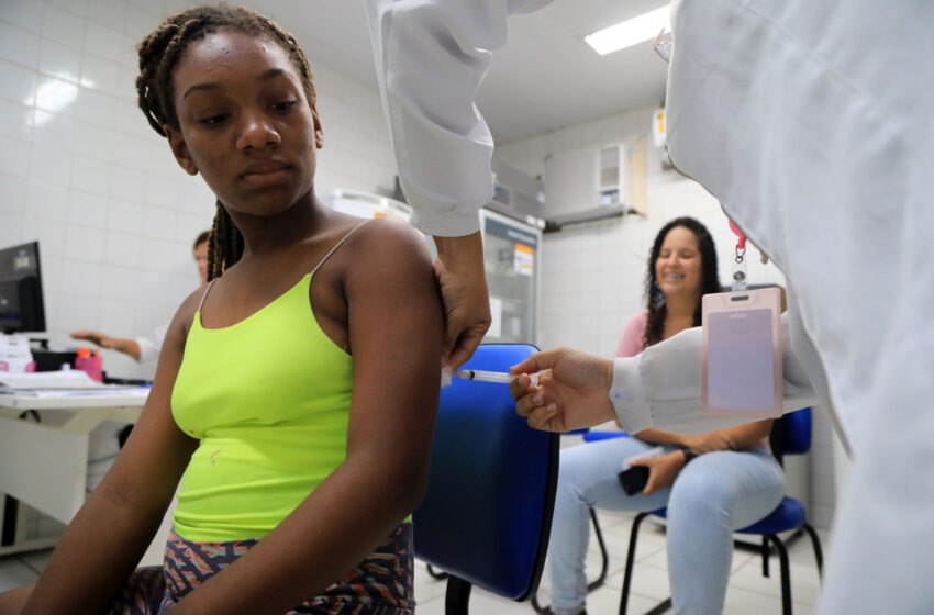  Vacinas podem evitar aumento de casos de gripe e dengue no período chuvoso