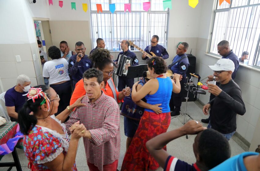  Banda de Forró da Guarda Civil de Salvador leva clima junino a pacientes de Caps