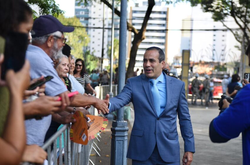  Bruno Reis participa da cerimônia do 2 de Julho no Campo Grande e celebra sucesso popular dos festejos deste ano