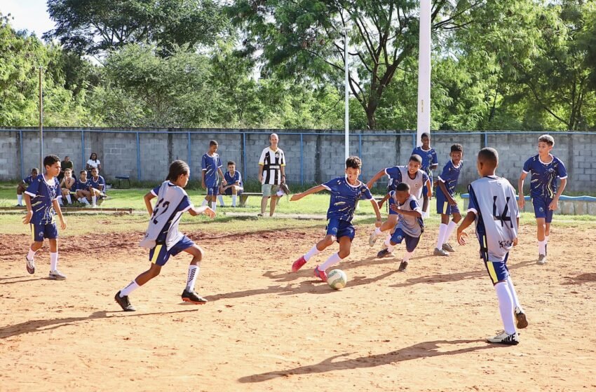  Camp Atletas do Futuro reúnem crianças e adolescentes de Salvador para aulas de futebol com formação cidadã