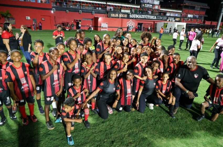  Crianças vivem noite inesquecível no Barradão em ação do Vitória e da Prefeitura