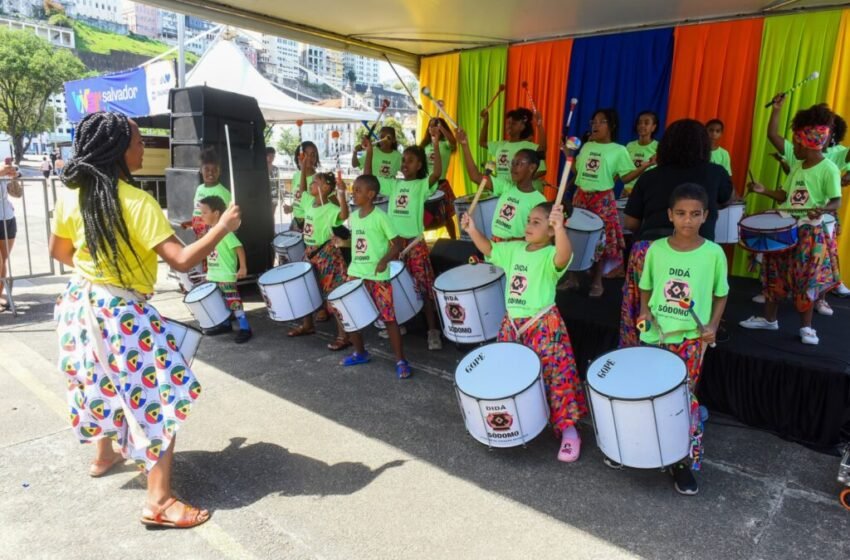  Viver Salvador celebra Dia das Crianças com ruas lotadas e público de todas as idades no Comércio