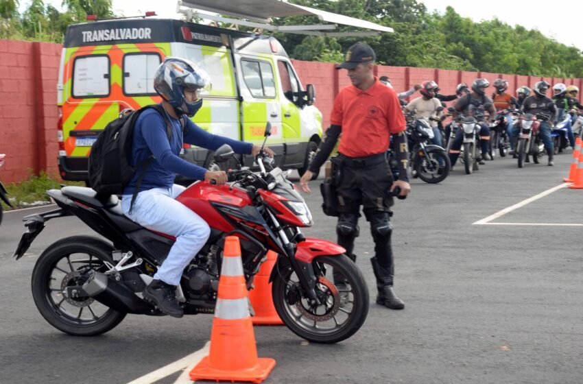  Transalvador oferece treinamento gratuito de pilotagem segura para motociclistas